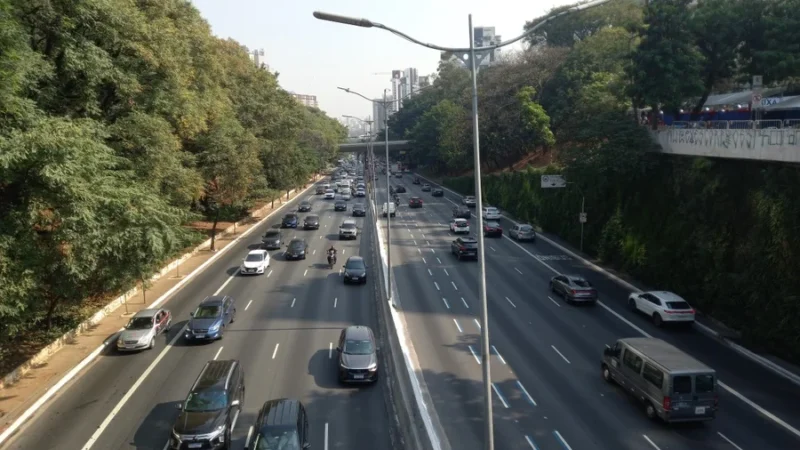 Ex-companheiro joga mulher do alto do Viaduto Jaceguai, no centro de SP