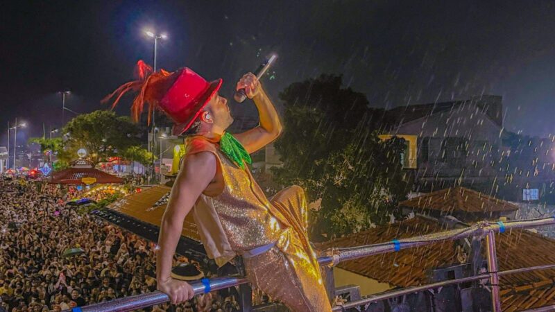 Pedro Sampaio arrasta multidão no Orla Folia em Macapá