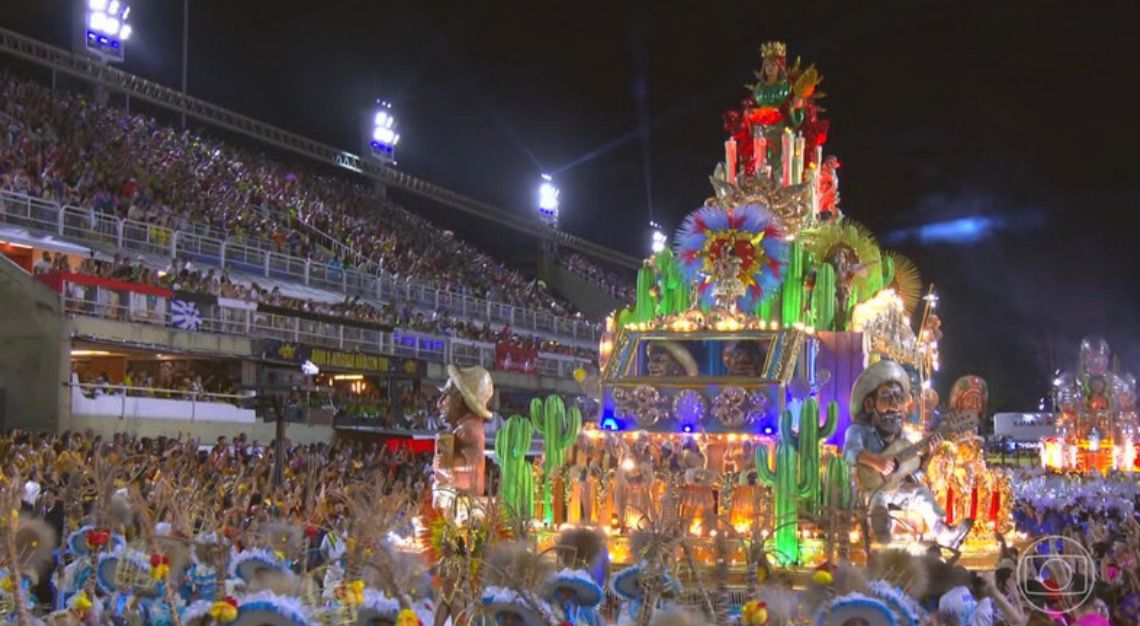 Acadêmicos de Niterói é rebaixada após desfile polêmico