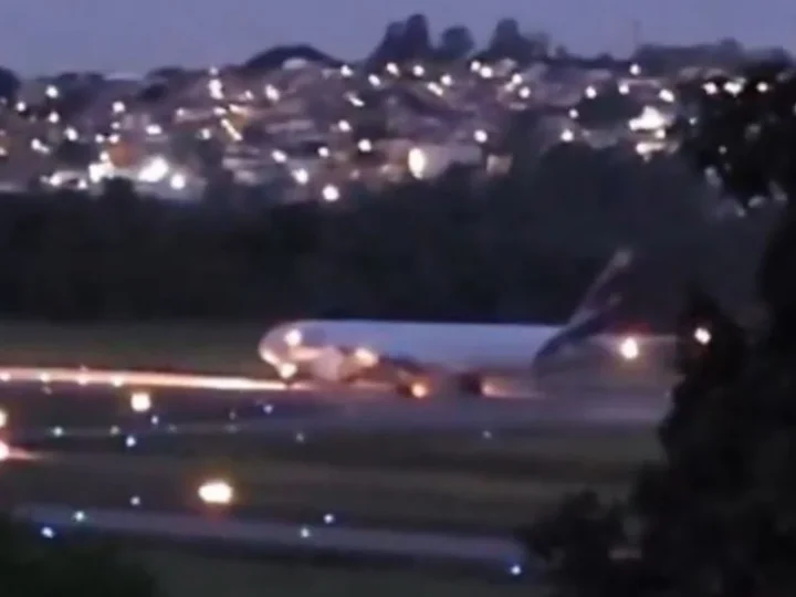 Avião aborta decolagem em alta velocidade no Aeroporto de Guarulhos
