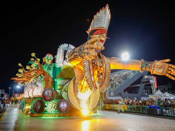 Reino Unido da Liberdade conquista 3º lugar no Carnaval de Manaus 2026