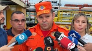 Buscas por desaparecidos no naufrágio do Amazonas