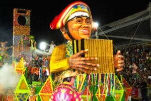 Maracatu da Favela: Enredo ‘Xeque-Mate! Quem dá as cartas é Favela’ no Carnaval 2026