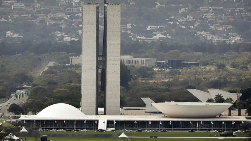 Lula sanciona reajuste salarial para cargos do Legislativo com vetos