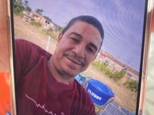 Suspeito de esfaquear ex-mulher se entrega à polícia no Acre