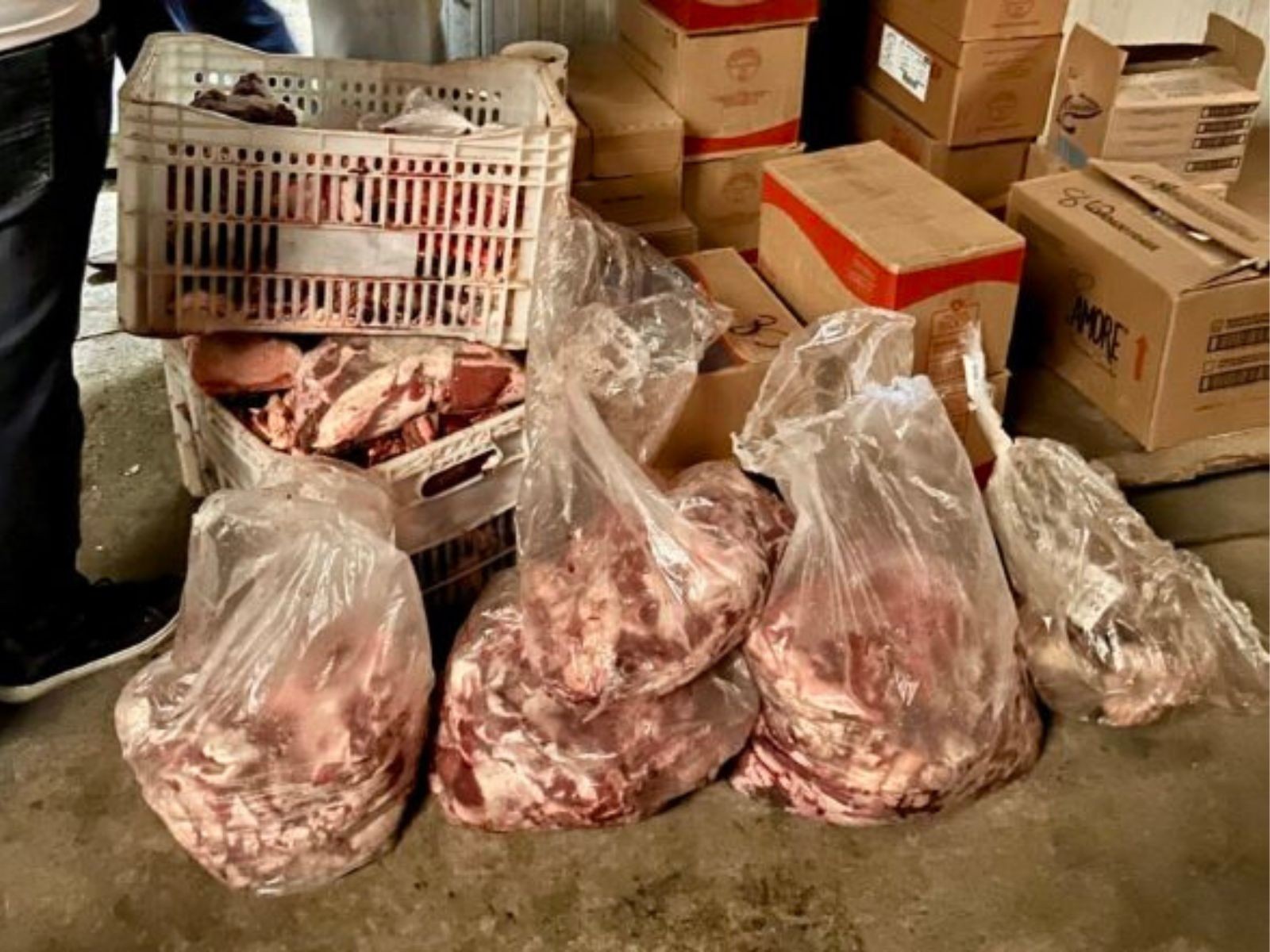 Apreensão de 200kg de alimentos estragados em supermercados do AC