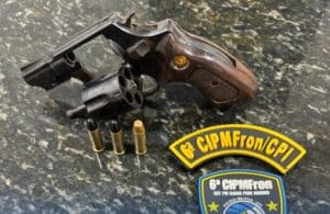 Homem preso após ameaçar clientes com arma em bar em São Luiz