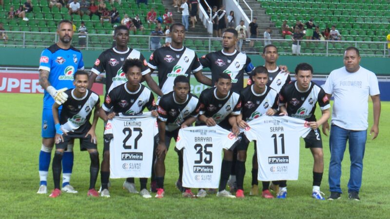 Vasco-AC homenageia jogadores suspeitos de estupro Na estreia do goleiro Bruno