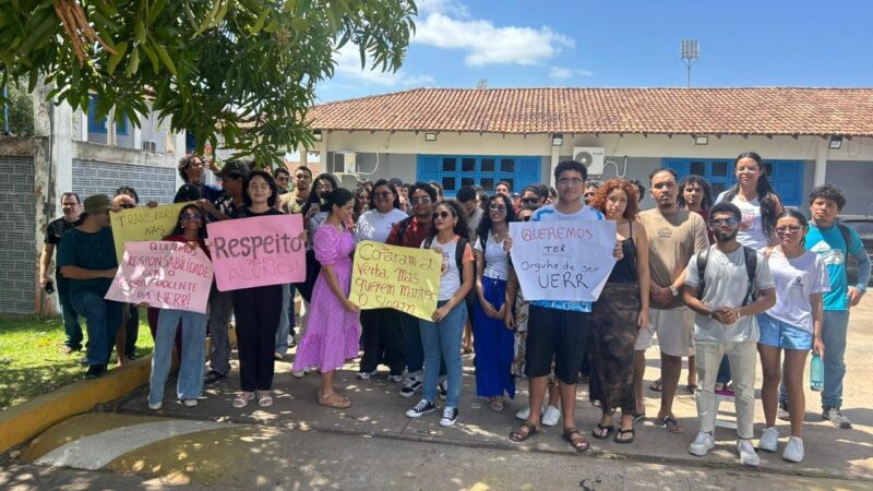 Estudantes protestam contra aulas remotas na UERR
