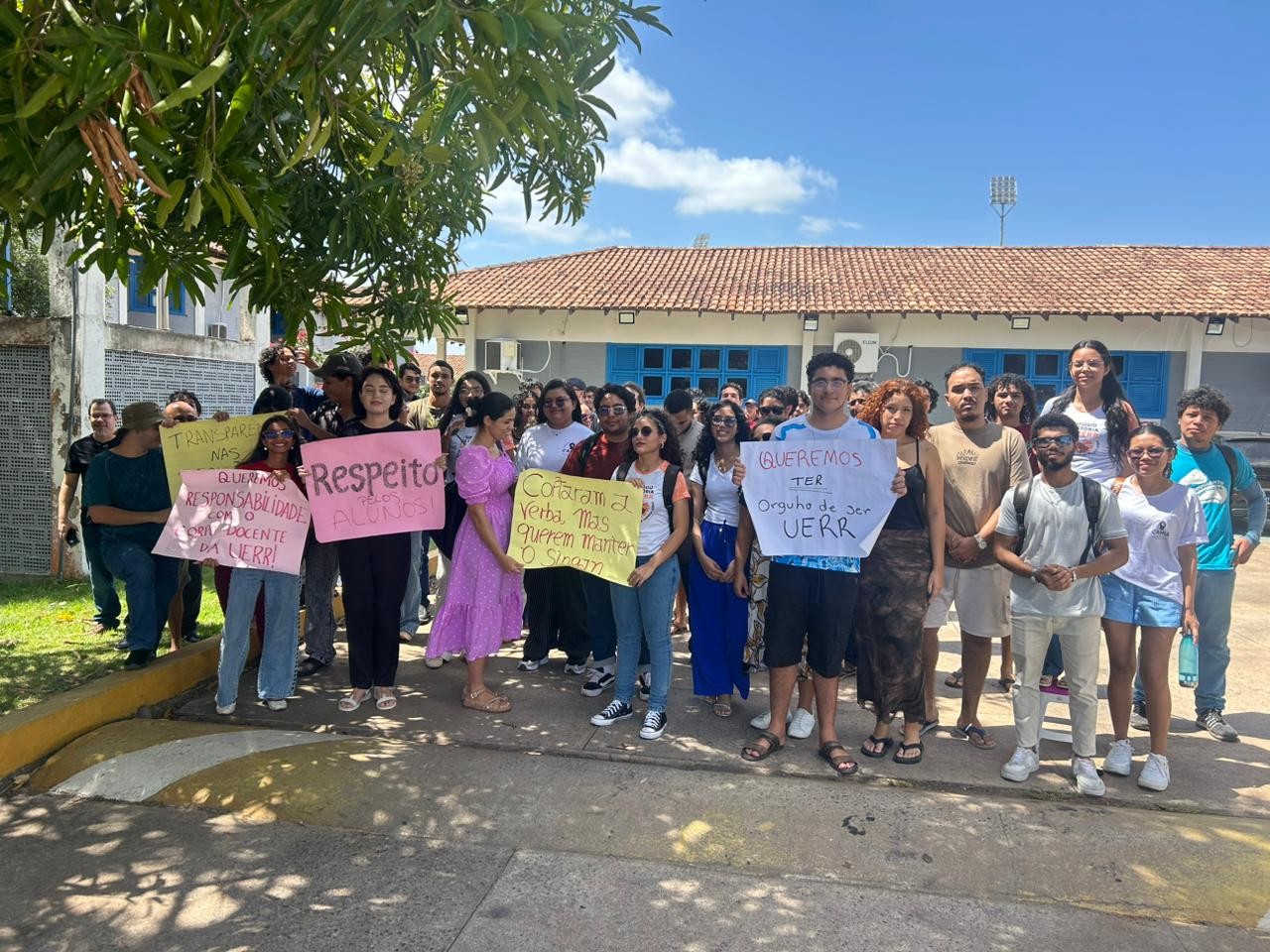 Estudantes protestam contra aulas remotas na UERR