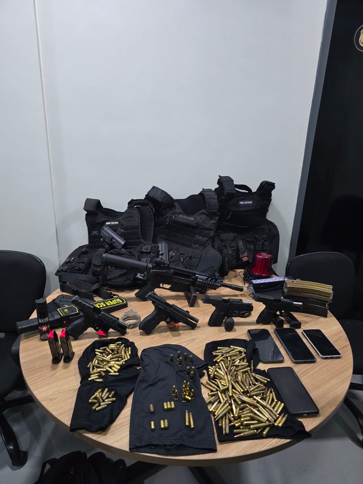 Policiais e Civis Presos em Tentativa de Roubo de Drogas no Amazonas