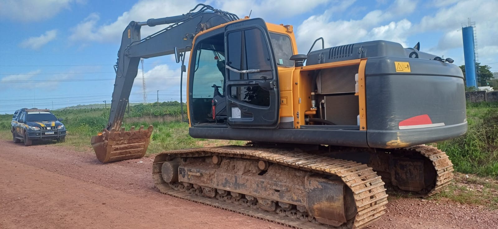 Polícia Rodoviária Federal Recupera Escavadeira Furtada em Santarém