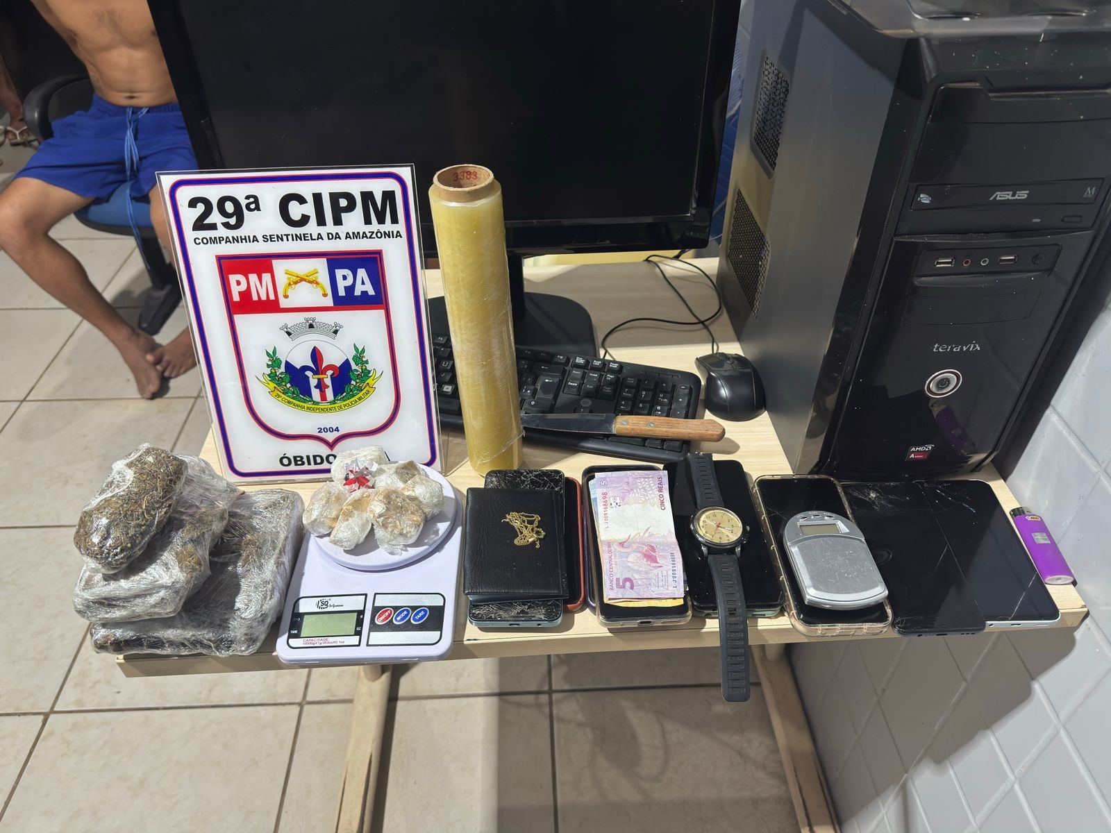 PM apreende 1 kg de drogas em operação noturna em Óbidos