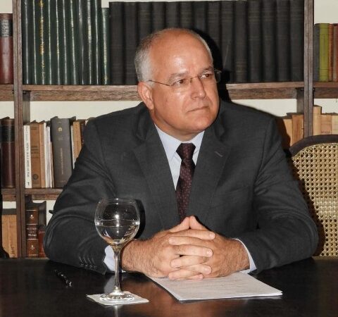 A Estratégia de Trump: Um Olhar Sobre o Irã e a China