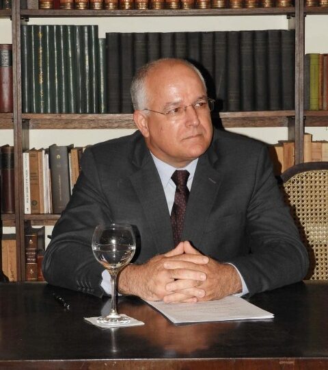 A Estratégia de Trump: Um Olhar Sobre o Irã e a China