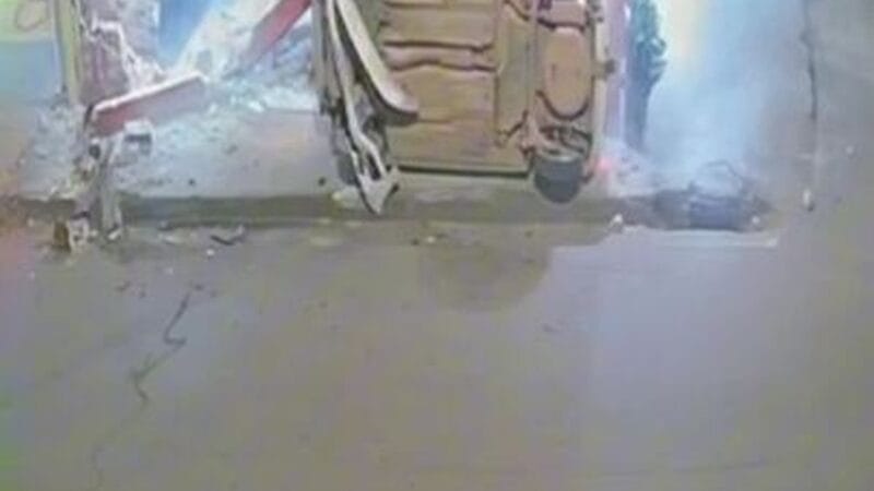 Carro Desgovernado Colide com Restaurante em Porto Velho; Motorista Detido