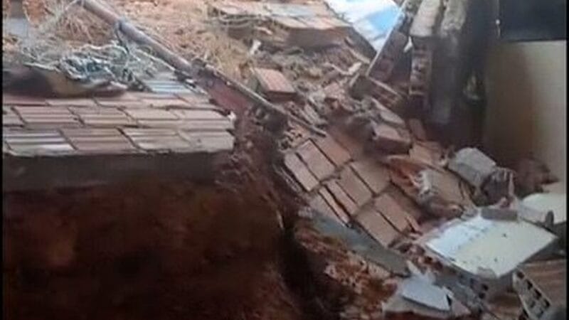 Deslizamento de Barranco Invasivo em Manaus Durante Forte Chuva