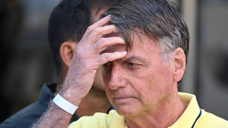 Jair Bolsonaro Recebe Prisão Domiciliar por 90 Dias e Retorna ao Uso de Tornozeleira