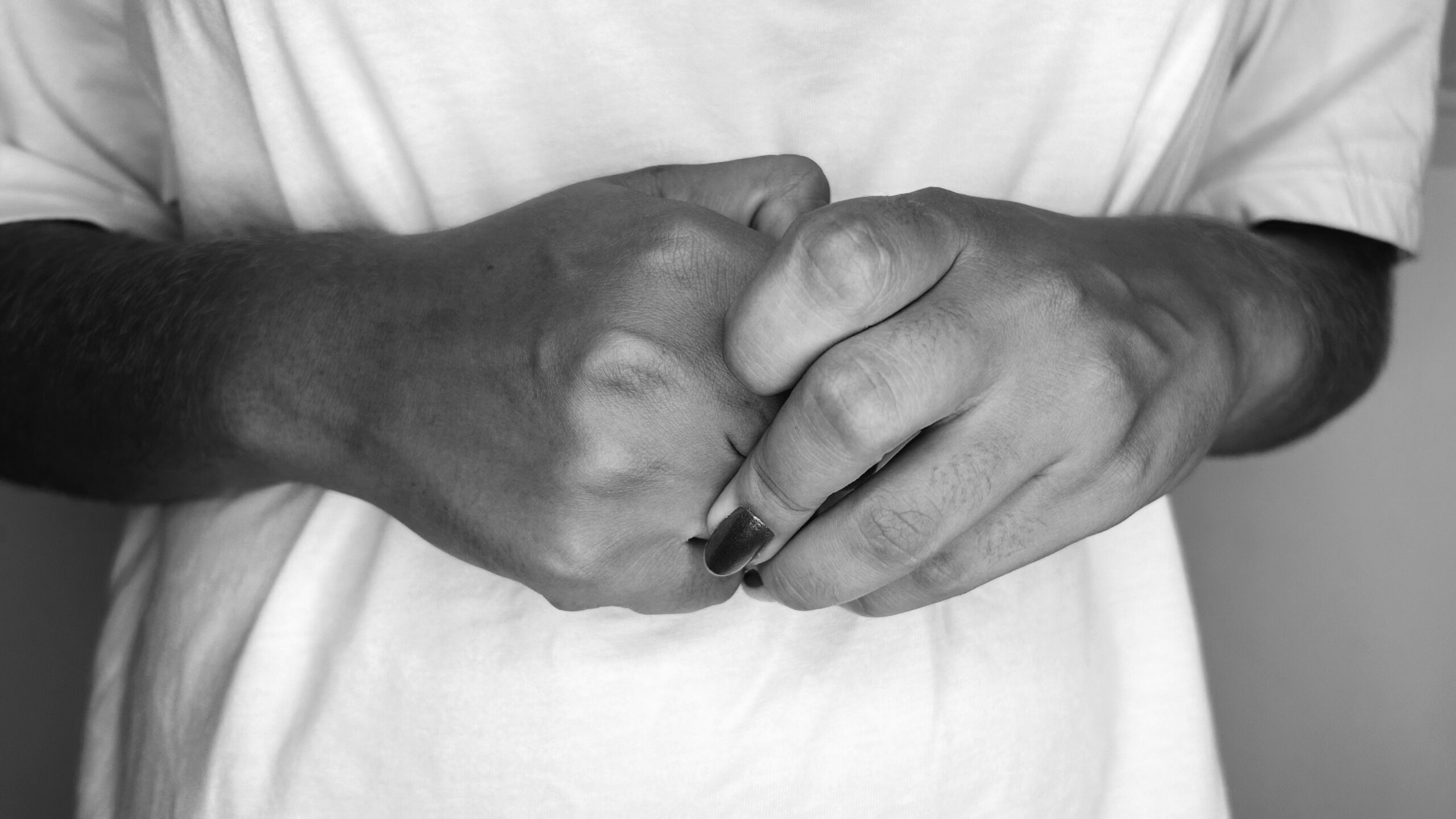 Homem é filmado agredindo mulher na presença de crianças em Óbidos; investigação é aberta