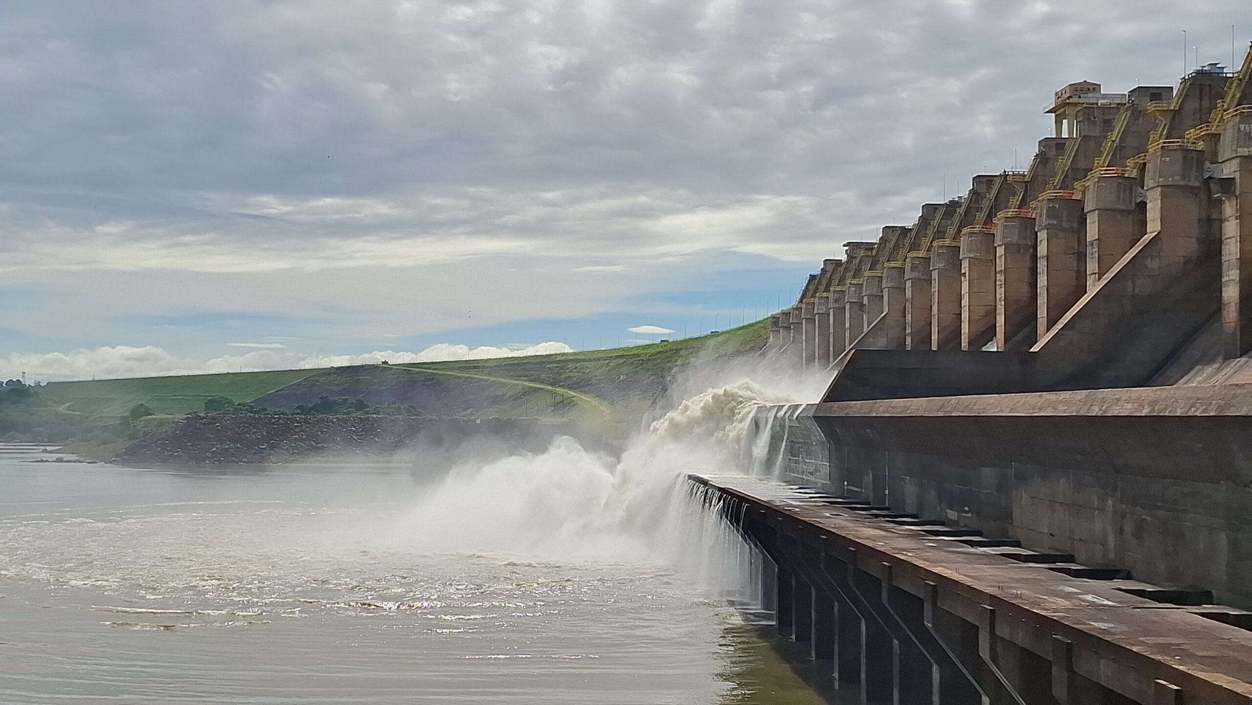 Abertura das Comportas da Usina Hidrelétrica de Tucuruí: Entenda os Motivos e Implicações
