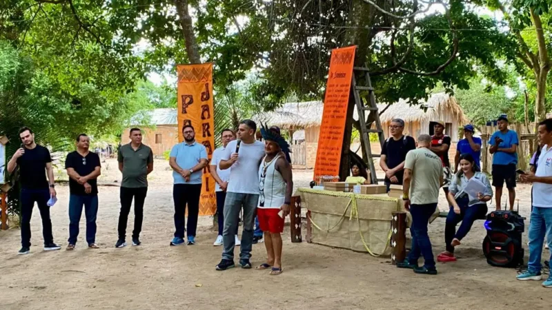 Seduc entrega Chromebooks para estudantes indígenas em Santarém