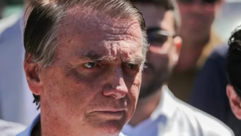 Atualização sobre a Saúde de Jair Bolsonaro: Médico Recomenda Transferência para Domicílio