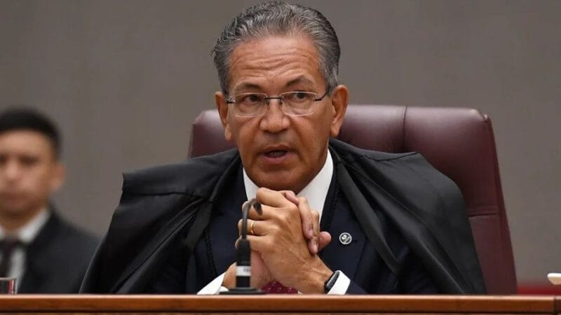 Intervenção de Ministro do STJ em Voo: Ação Rápida para Contenção de Passageiro em Surto