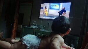 Bebê de 8 Meses Prefere Telejornal a Desenhos e Surpreende Família em Santarém