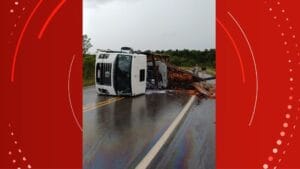 Acidente com Caminhão Interdita BR-156 no Amapá