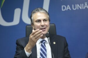 Camilo Santana Entrega Carteira Nacional Docente e Inaugura Centro de Imagem no Amapá