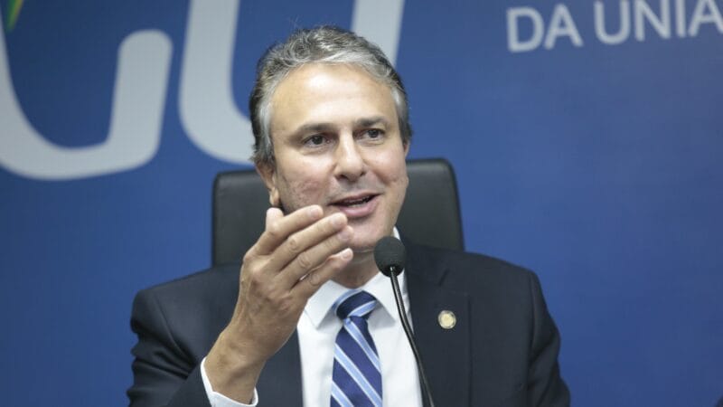 Camilo Santana Entrega Carteira Nacional Docente e Inaugura Centro de Imagem no Amapá