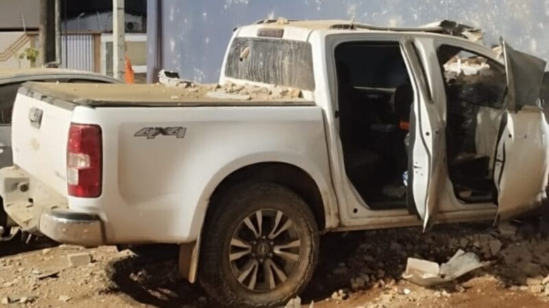 Motorista é Detido Após Colidir com Prédio Público e Danificar Veículos Estacionados em Boa Vista