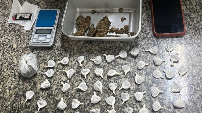 Jovem Detido e Mãe Conduzida Após Apreensão de Drogas em Boa Vista