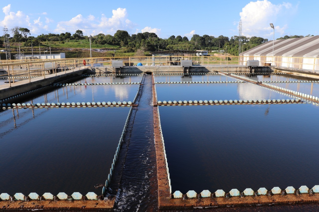 Águas de Manaus Recebe Multa Superior a R$ 500 Mil Após Interrupção no Fornecimento de Água