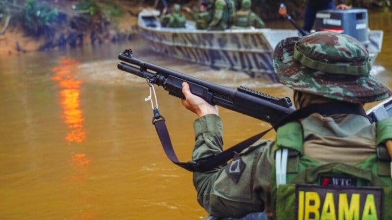 Agentes do Ibama Sofrem Emboscada Durante Operação Contra Extração Ilegal no Amazonas