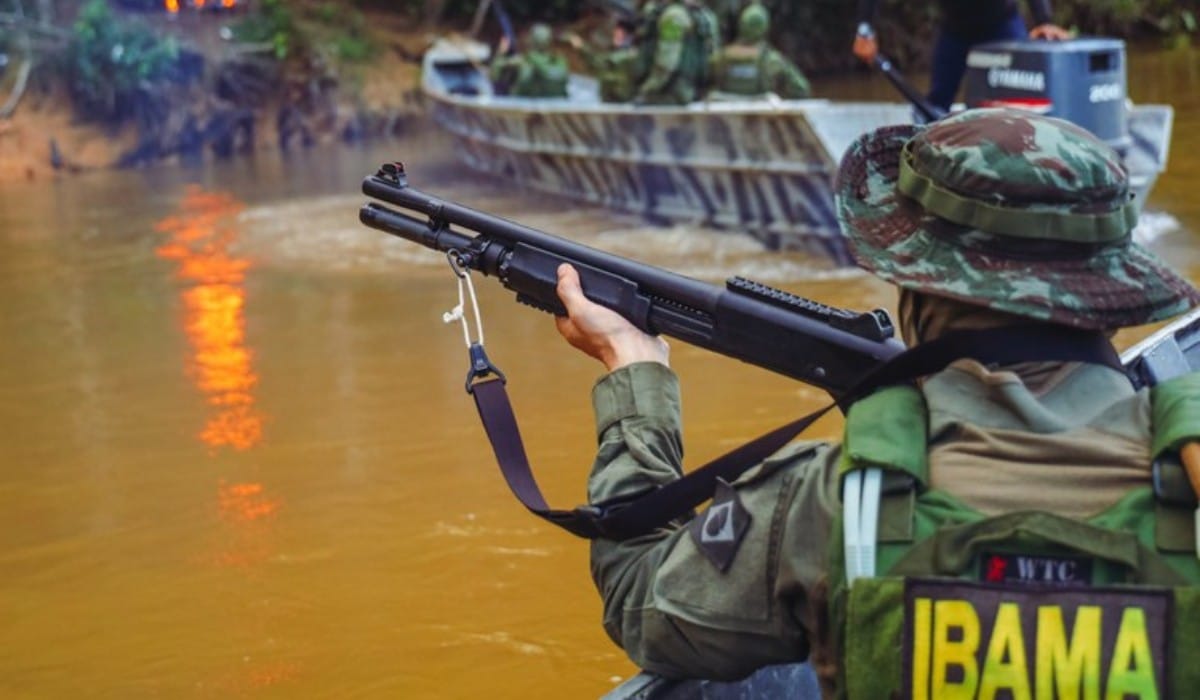 Agentes do Ibama Sofrem Emboscada Durante Operação Contra Extração Ilegal no Amazonas