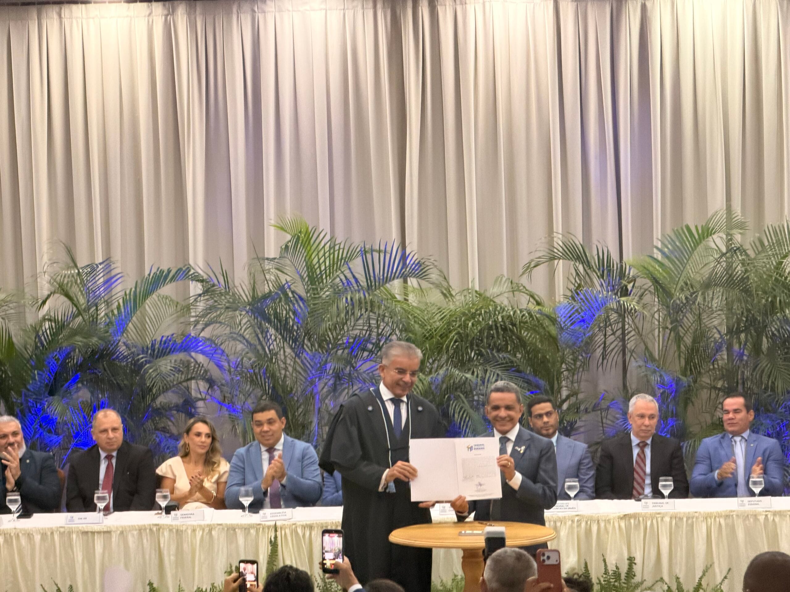 Mecias de Jesus assume cargo no TCE-RR após 33 anos de vida política