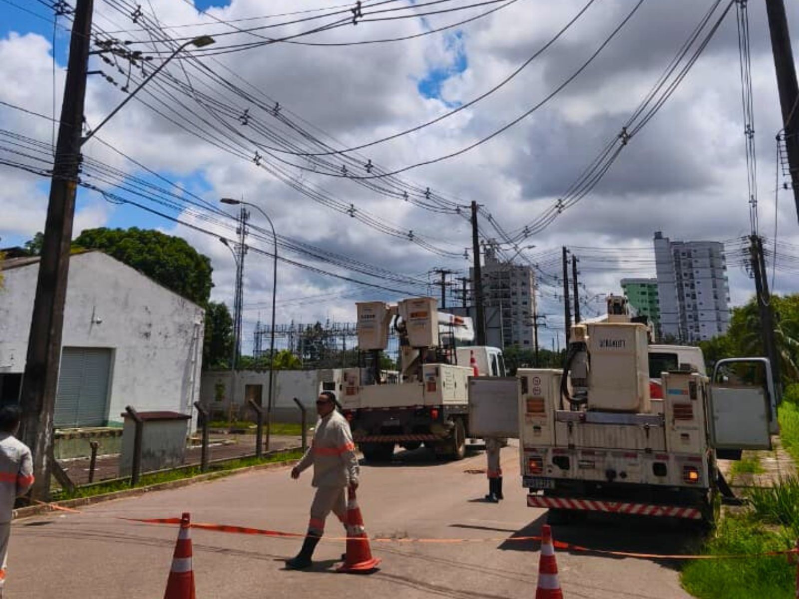 Tragédia em Rio Branco: Homem morre eletrocutado após queda de 10 metros