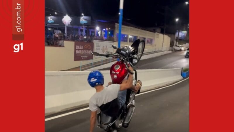 Motociclista é Detido Após Empinar Moto em Viaduto no Acre