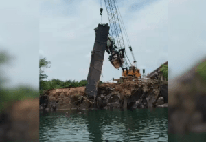 Caminhão que Registrou Queda da Ponte JK Transportava Agrotóxicos e Foi Retirado do Rio Tocantins