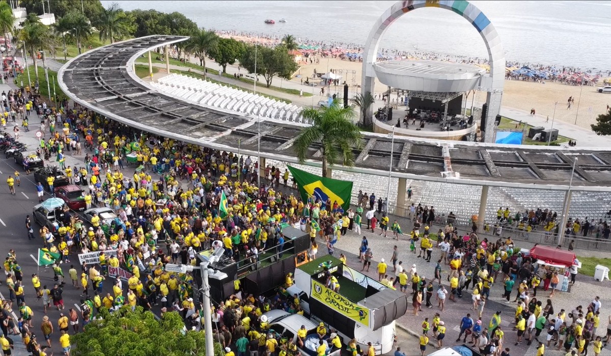 Protesto em Manaus: Manifestantes se Mobilizam Contra Lula e Ministros do STF