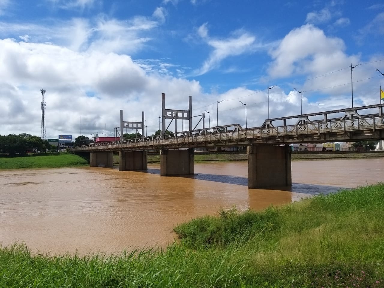 Nível do Rio Acre em Rio Branco se Mantém Acima da Cota de Atenção