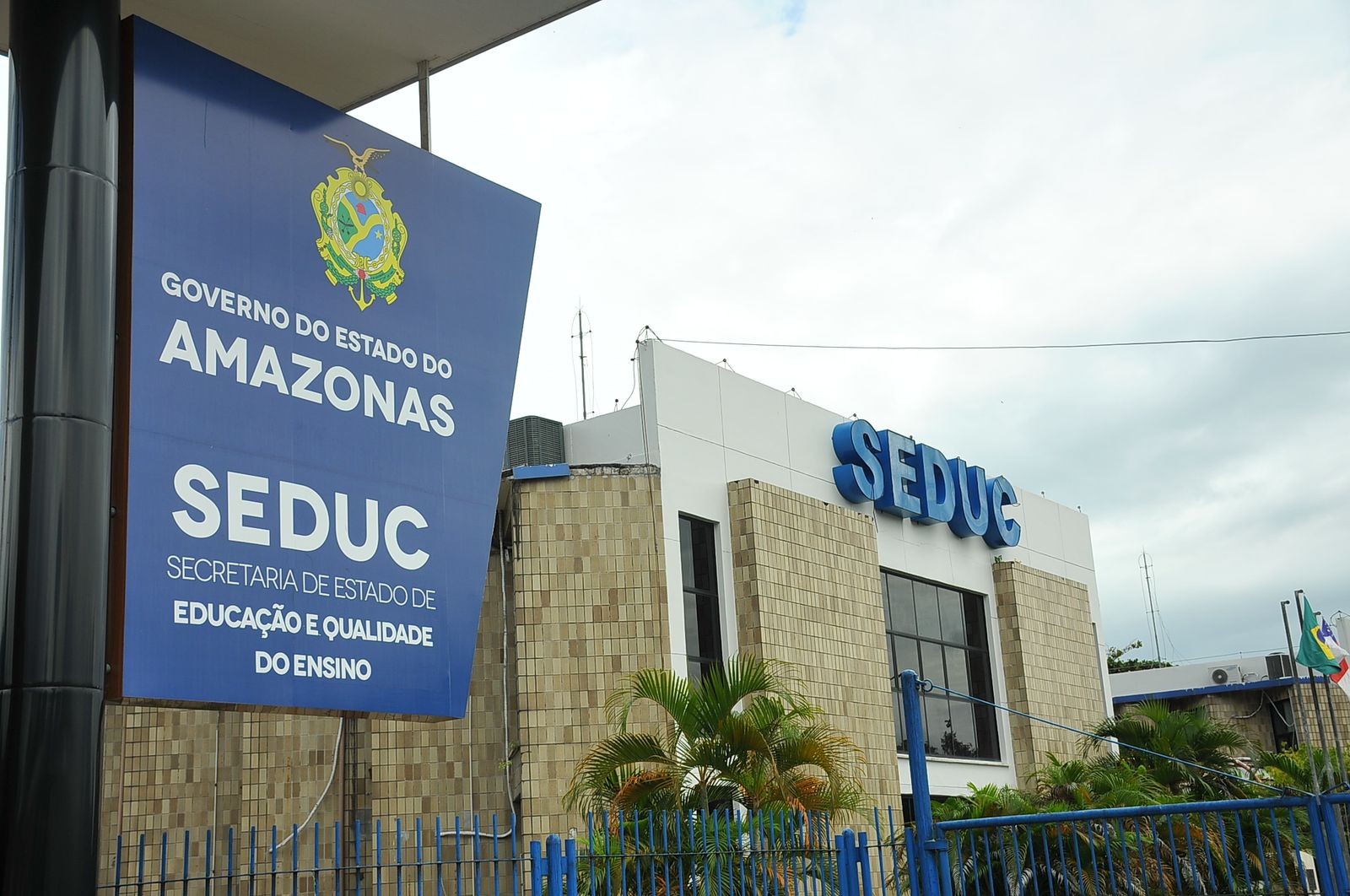 Tribunal de Contas Investiga Contrato de R$ 1,3 Bilhão da Seduc Amazonas Sem Licitação