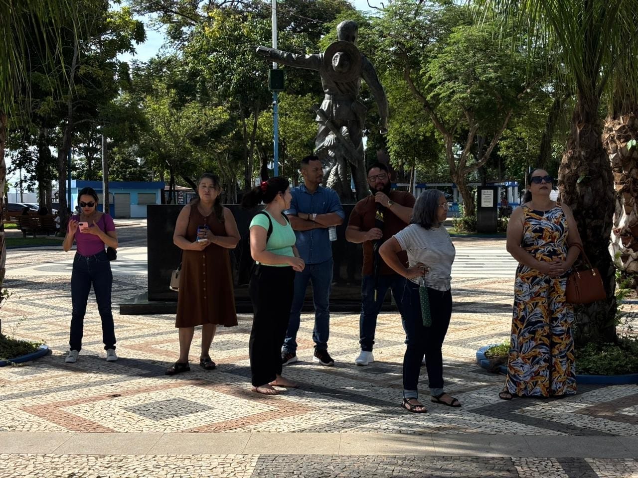Profissionais da Educação de Rio Branco Realizam Protesto por Reajuste Salarial