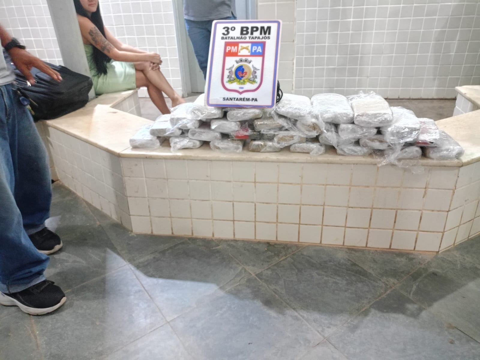 Duas Mulheres Presas em Santarém com 46 Tabletes de Drogas