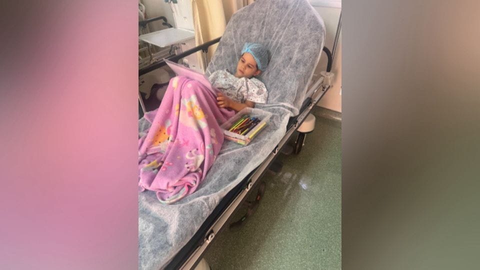 Menina de 6 Anos Luta Contra Tumor Raro e Família Busca Tratamento na Itália