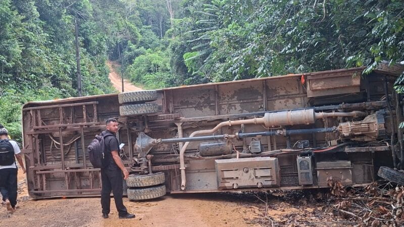 Acidente de Ônibus Escolar na Zona Rural de Manaus: Um Chamado por Melhorias na Infraestrutura