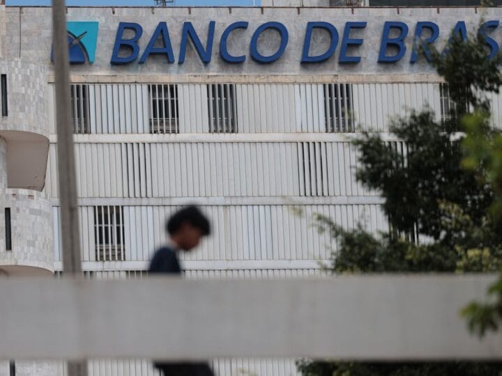Crise no BRB: Funcionários e Clientes Apreciam Incertezas Após Operação Compliance Zero