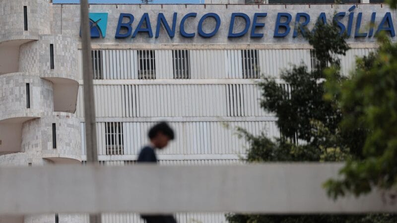 Crise no BRB: Funcionários e Clientes Apreciam Incertezas Após Operação Compliance Zero
