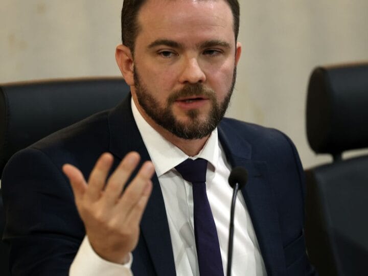 Aumento do Imposto sobre Cigarros para Financiar Medidas contra Alta de Combustíveis